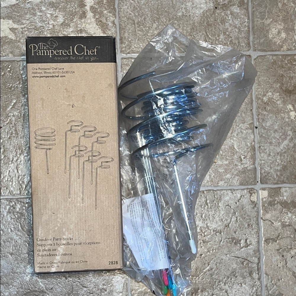 NWOT The Pampered Chef Spiral Skewers Set - Silver